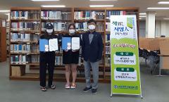 책 읽는 서영인.jpg